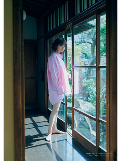 Suzu Hirose feet photo 5