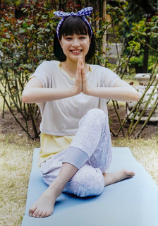 Suzu Hirose feet photo 3