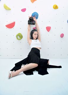 Suzu Hirose feet photo 17