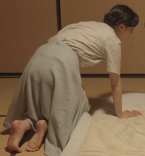 Suzu Hirose feet photo 13
