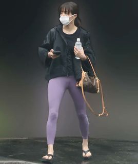 Suzu Hirose feet photo 11