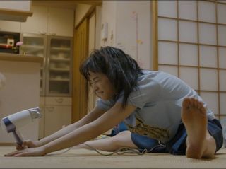 Suzu Hirose feet photo 8
