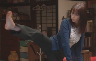 Suzu Hirose feet photo 7