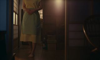 Suzu Hirose feet photo 3