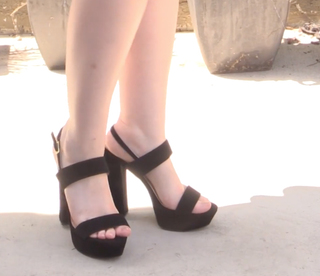 Suzy Berhow feet photo thumbnail