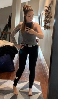 Suzy Berhow feet photo thumbnail