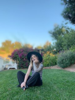 Suzy Berhow feet photo thumbnail