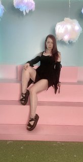 Suzy Berhow feet photo thumbnail