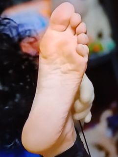 Suzy Berhow feet photo thumbnail