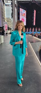 Suzy Kolber feet photo thumbnail