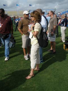 Suzy Kolber feet photo thumbnail