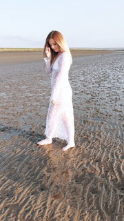 Suzy Lu feet photo 3