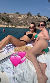 Svetlana-Ceca Raznatovic feet photo thumbnail