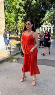 Svetlana-Ceca Raznatovic feet photo thumbnail