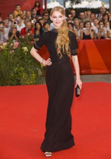 Svetlana Khodchenkova feet photo thumbnail