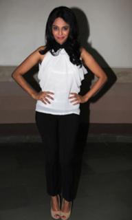 Swara Bhaskar feet photo 4