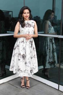 Swara Bhaskar feet photo 11