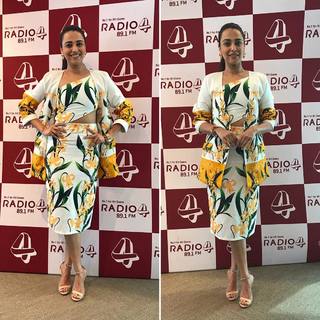 Swara Bhaskar feet photo 17