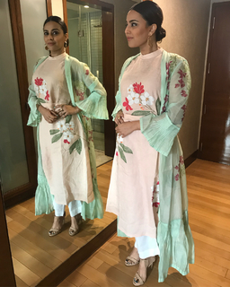 Swara Bhaskar feet photo 10