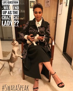Swara Bhaskar feet photo 16