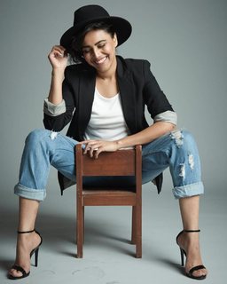 Swara Bhaskar feet photo 11