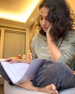 Swara Bhaskar feet photo 15