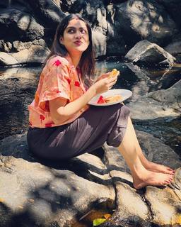 Swasika feet photo 5