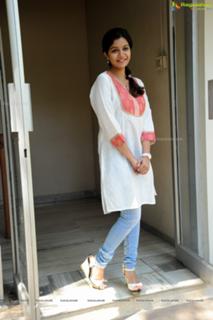 Swathi Reddy feet photo 11