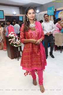 Swathi Reddy feet photo 12
