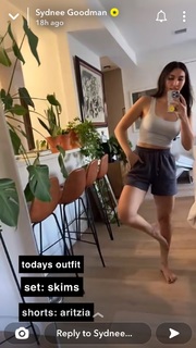 Sydnee Goodman feet photo thumbnail