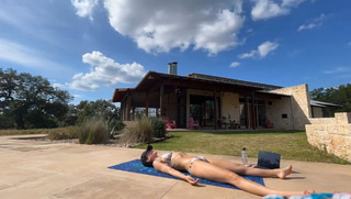 Sydney Chandler feet photo thumbnail