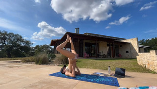 Sydney Chandler feet photo thumbnail