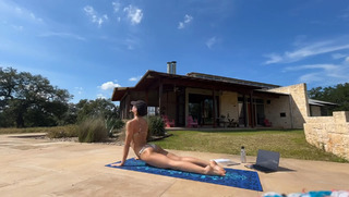 Sydney Chandler feet photo thumbnail