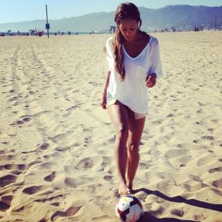 Sydney Leroux feet photo 5