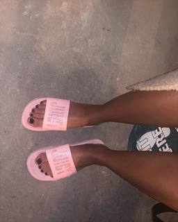 Sydney Park feet photo thumbnail