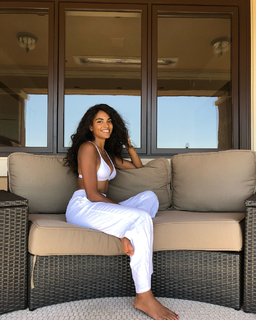 Sydney Parker feet photo thumbnail