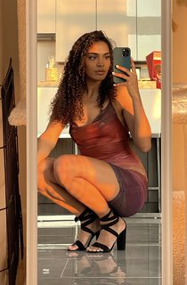 Sydney Parker feet photo thumbnail