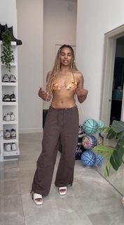 Sydney Parker feet photo thumbnail