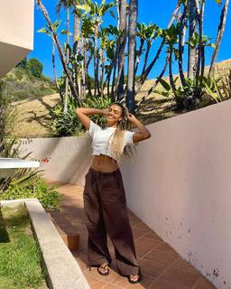 Sydney Parker feet photo thumbnail