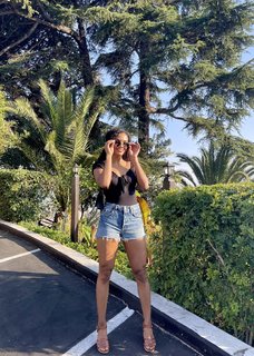 Sydney Parker feet photo thumbnail
