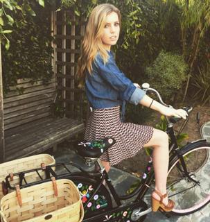 Sydney Sierota feet photo thumbnail