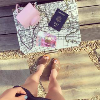 Sydney Sierota feet photo thumbnail