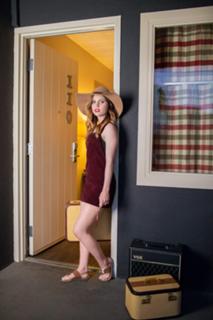 Sydney Sierota feet photo thumbnail