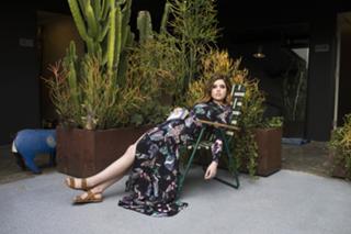 Sydney Sierota feet photo thumbnail
