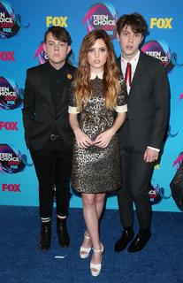 Sydney Sierota feet photo thumbnail