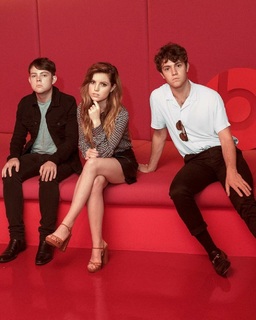 Sydney Sierota feet photo thumbnail