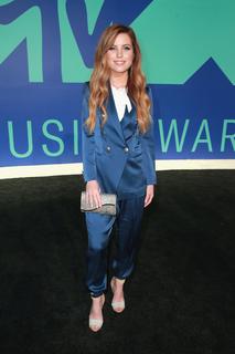 Sydney Sierota feet photo thumbnail