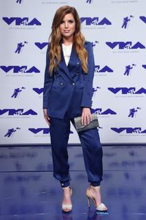 Sydney Sierota feet photo thumbnail