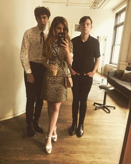 Sydney Sierota feet photo thumbnail