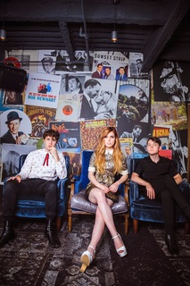 Sydney Sierota feet photo thumbnail